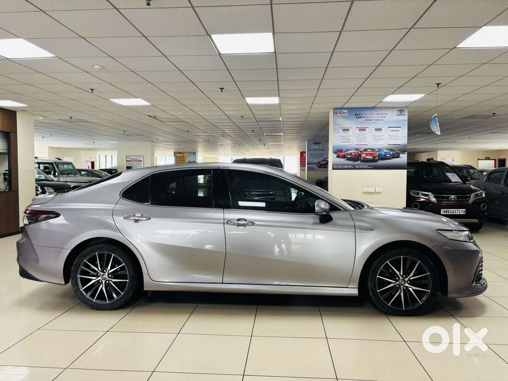 Toyota Camry [2019-ongoing] 2.5 Hybrid, 2023, Cng & Hybrids