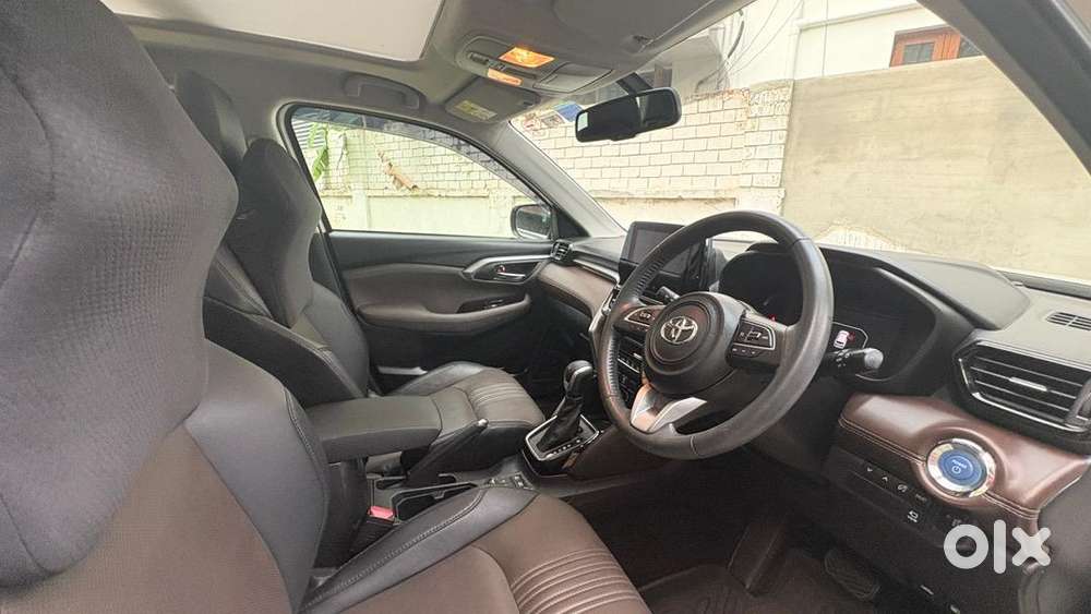 Toyota Hyryder V Hybrid [top Variant]