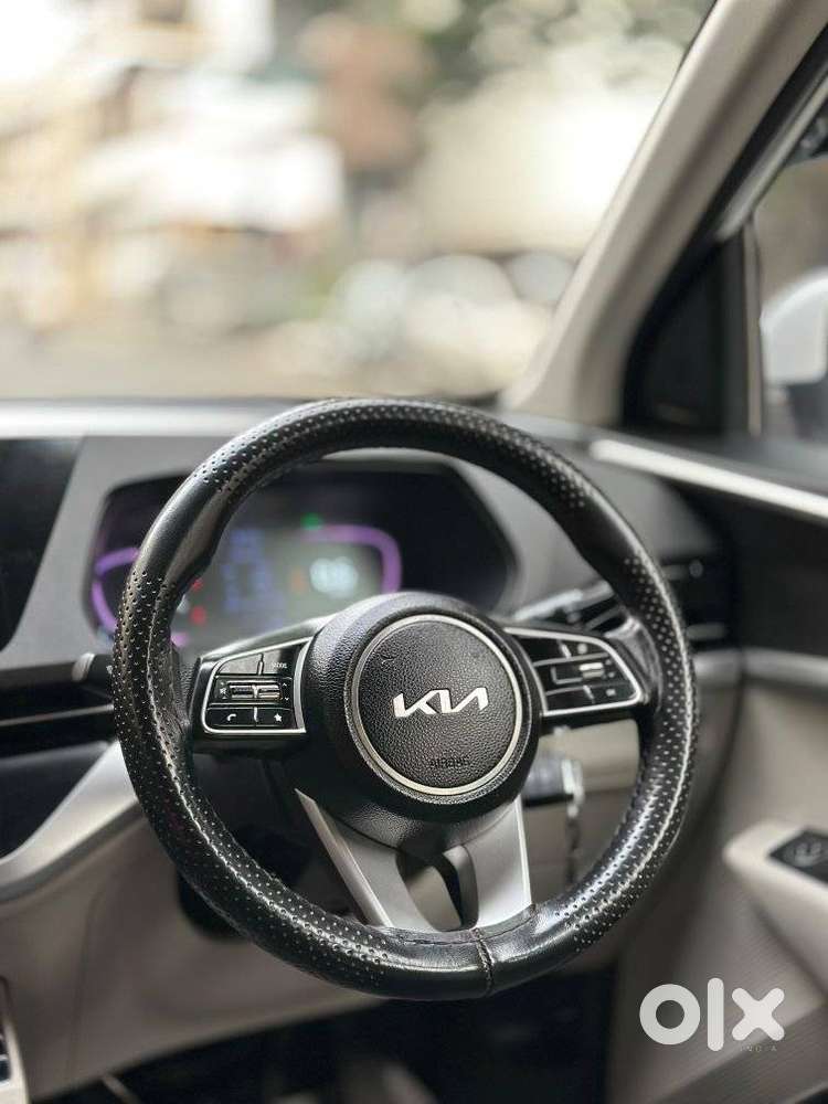 Kia Carens, 2023, Petrol
