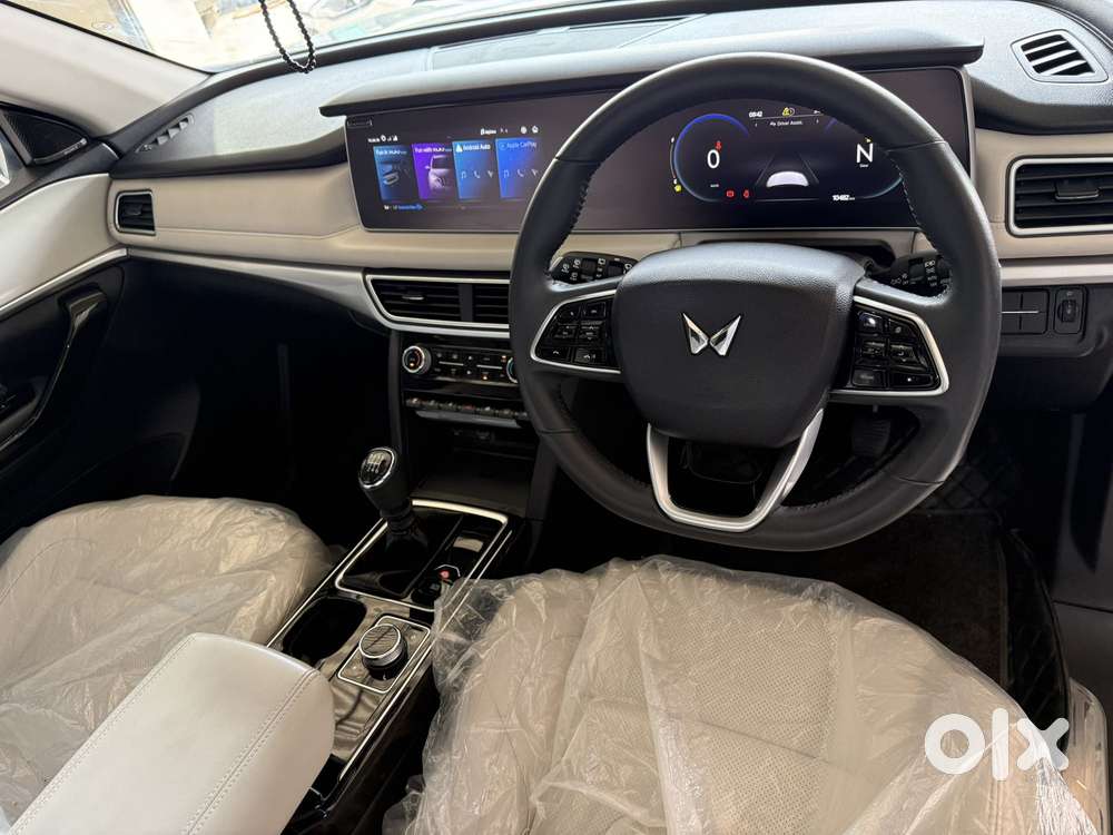 Mahindra Xuv700 2.2 Ax 7 Diesel Mt Luxury Pack Str, 2023, Diesel
