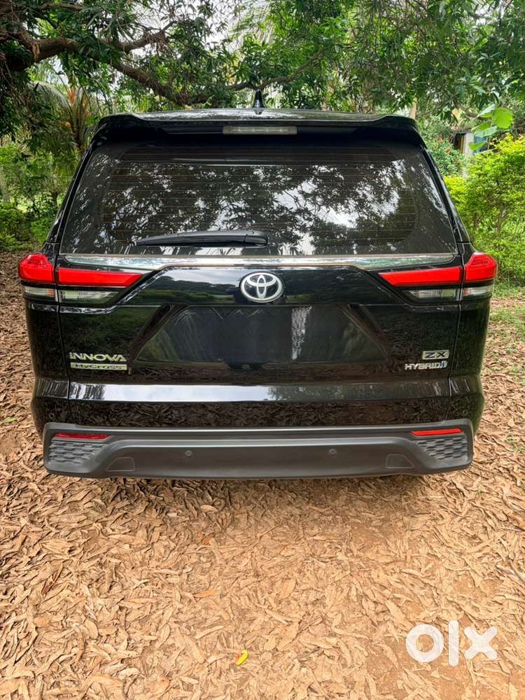 2023 Toyota Innova Hycross