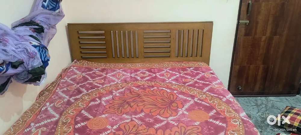 Rubber wood Queen size Bed and Ortho mattress