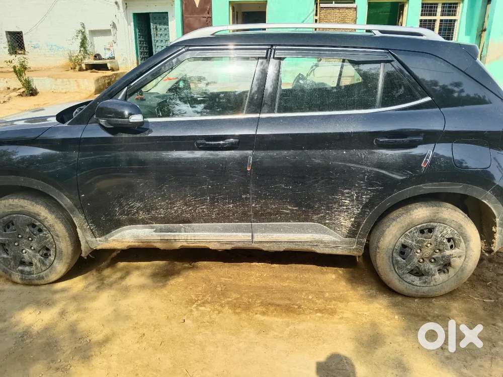 Hyundai New Venue 2025 Petrol 31000 Km Driven