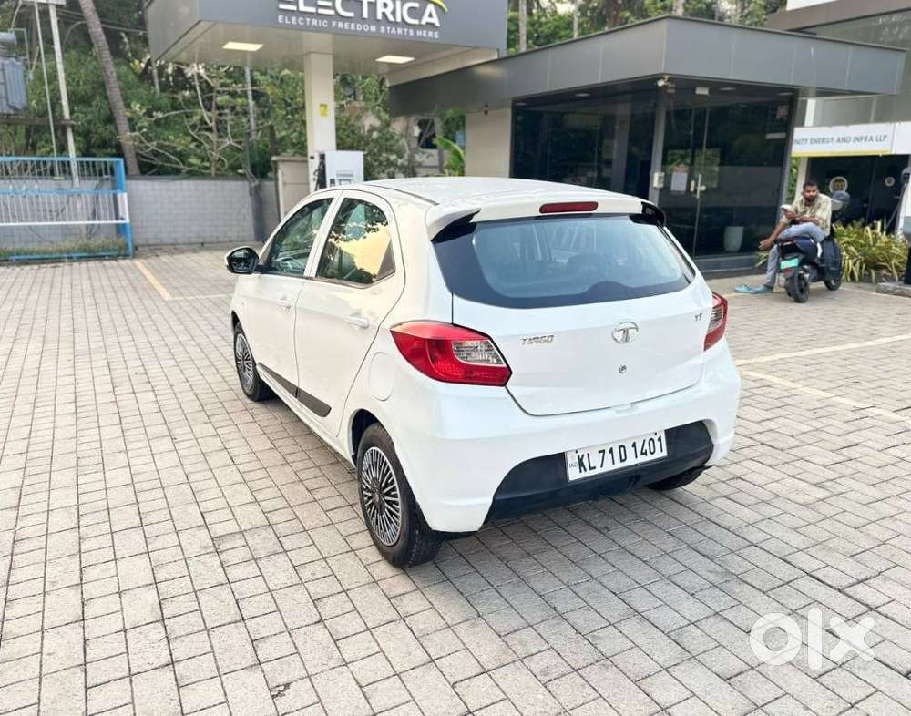 Tata Tiago 1.2 Revotron Xt, 2016, Petrol