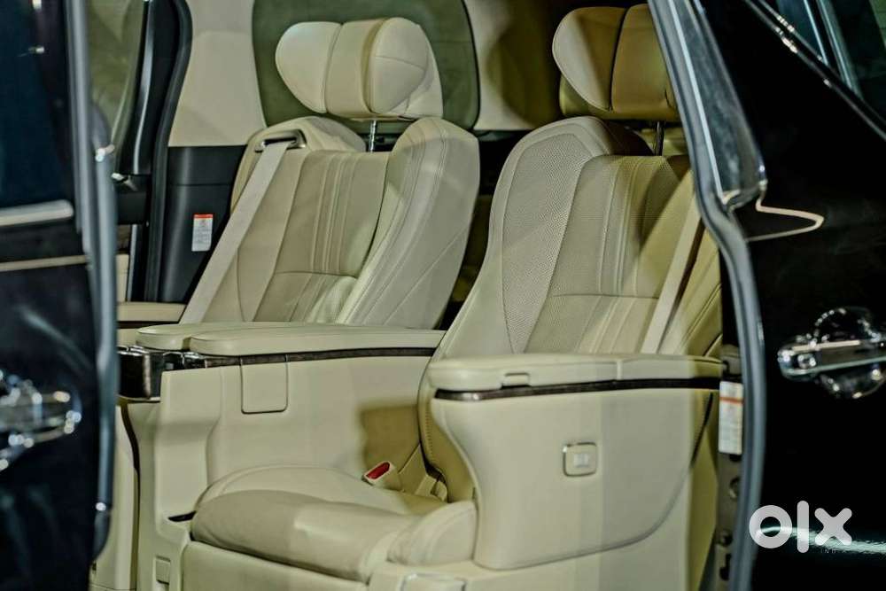 Toyota Vellfire 2.5 Executive Lounge, 2021, Petrol