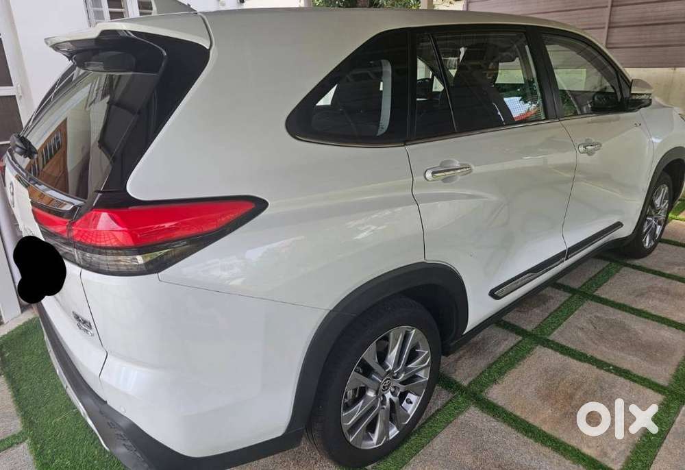 Toyota Innova Hycross 2.0 Zx (o) Hybrid 7 Str, 2025, Petrol
