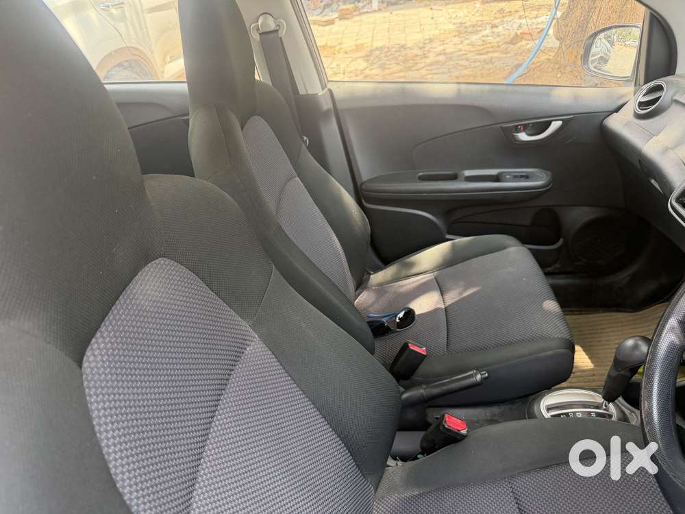 Honda Brio V Automatic, 2016, Petrol