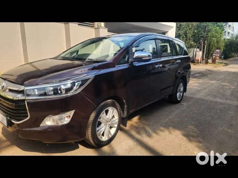 Toyota Innova Crysta 2.8 Zx At 7 Seater, 2016, Diesel