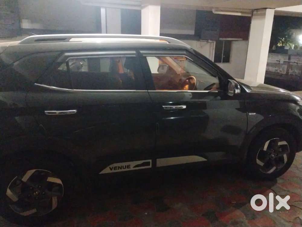 Hyundai Venue 2020 Nov Registration Petrol 68k Km Driven, Kl 52 Regist