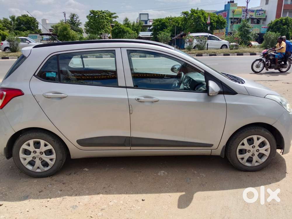Hyundai Grand I10 Sportz, 2015, Petrol