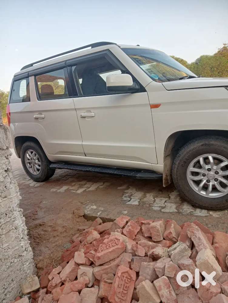 Mahindra Tuv 300 T8