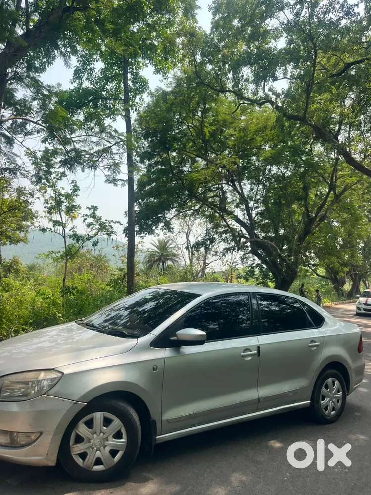 Urgent Sale Skoda Rapid 2014 Petrol Well Maintained