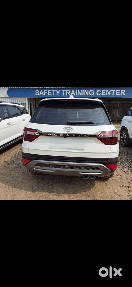 Hyundai Alcazar 2024, Panaromic Sunroof With Bluelink