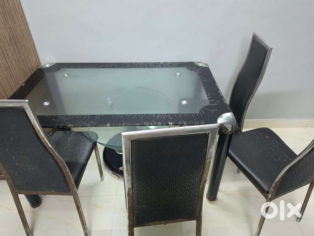 Dinng table