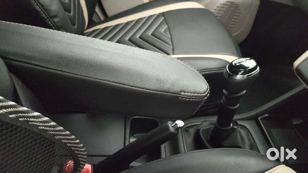 Renault Triber Rxz, 2024, Petrol