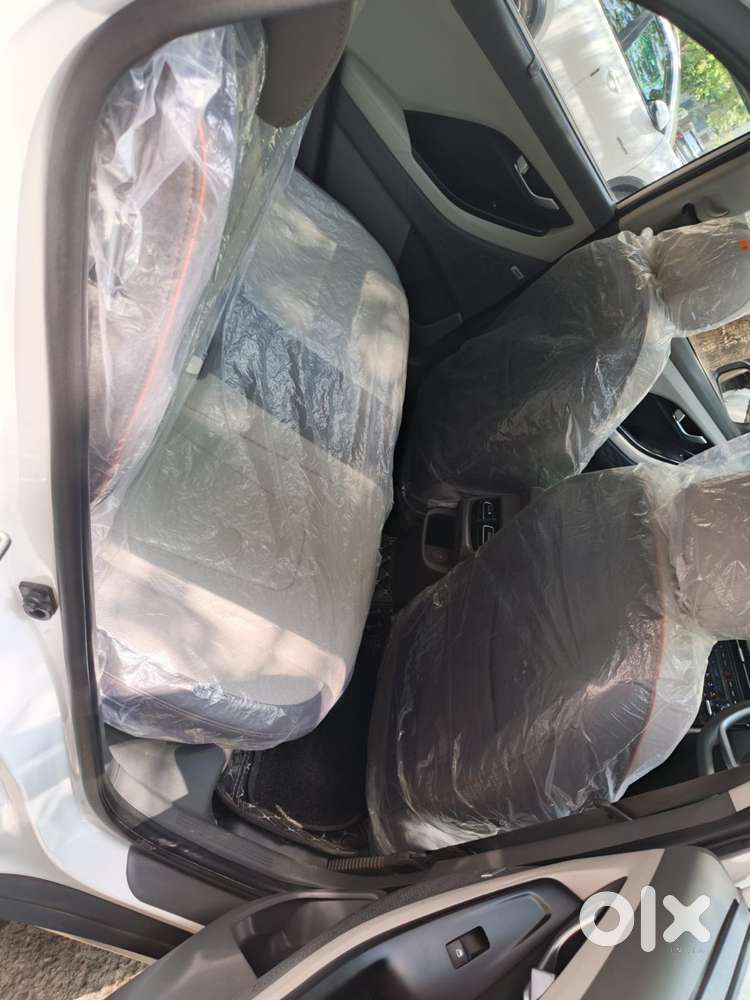 Hyundai Creta 1.5 Sx (o) Knight Ivt Petrol Dual Tone, 2025, Petrol
