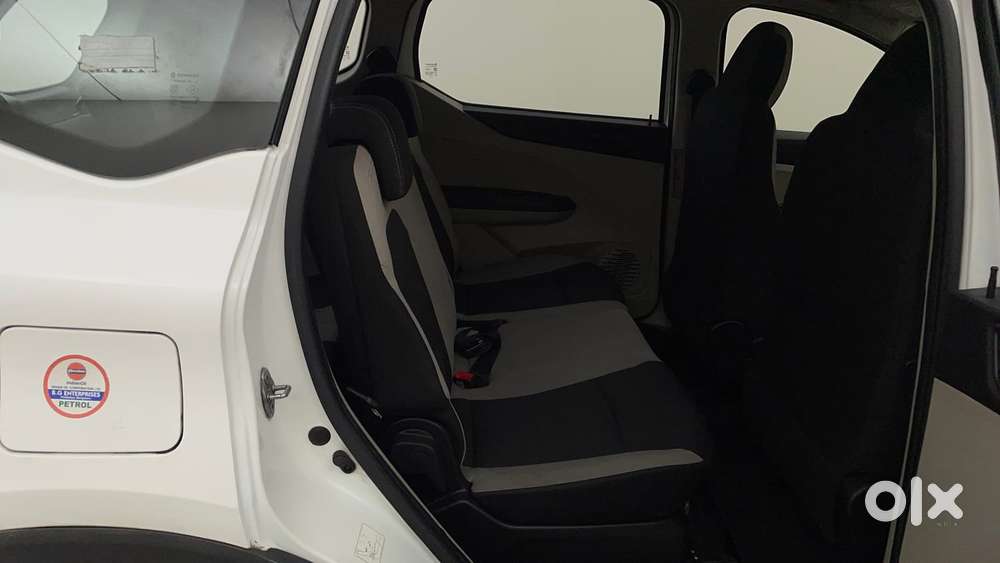 Renault Triber Rxt, 2022, Petrol