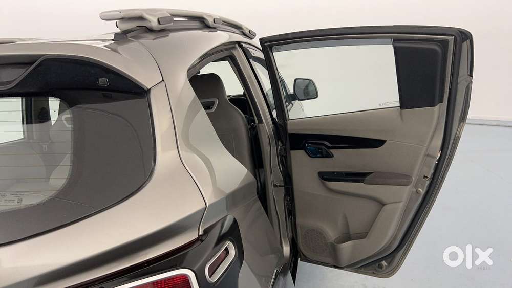 Mahindra Kuv 100 2016-2017 Mfalcon G80 K8, 2016, Petrol