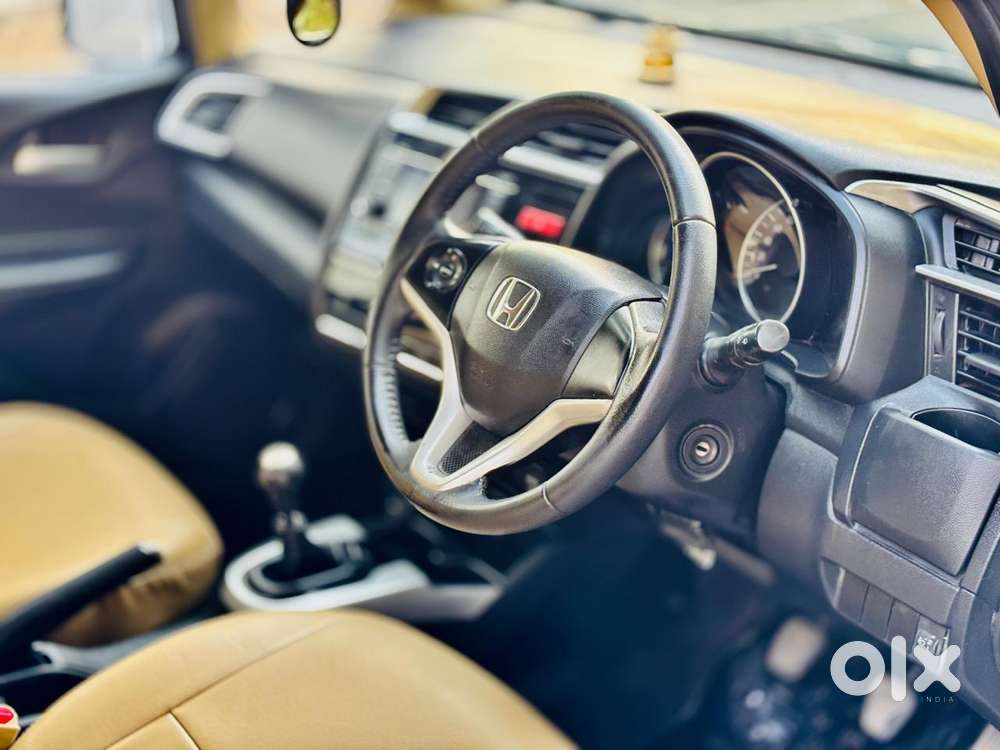 Honda Jazz V Mt Privilege, 2015, Petrol
