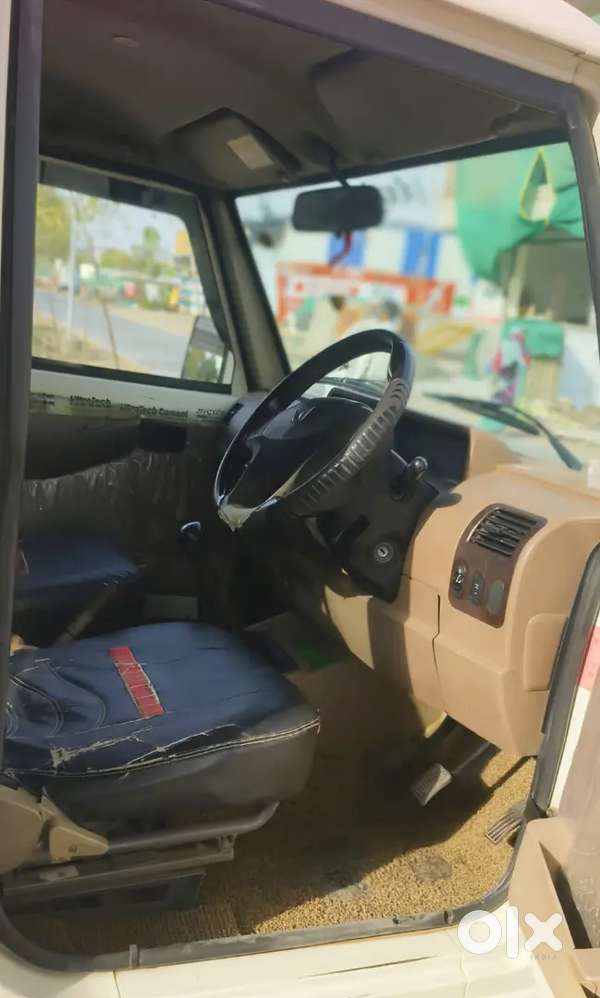 बोलेरा बी ई 6 है एक दम शोरूम कंडीशन