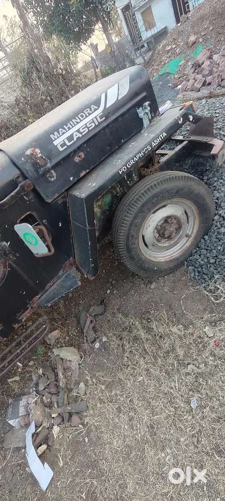 Jeep Hai Gi Engine Wali 4 Gear Reverse Ke Sath Gadi Chalu Hai