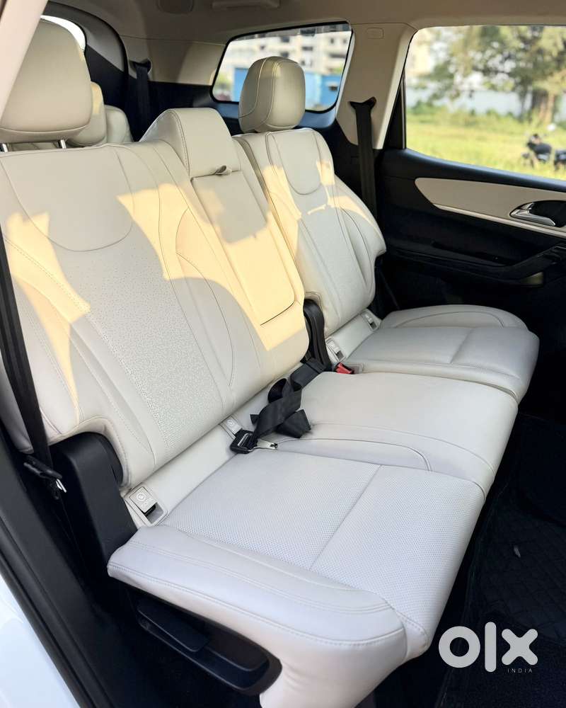 Mahindra Xuv700 2.2 Ax 7 Diesel At Luxury Pack Str Awd, 2023, Diesel