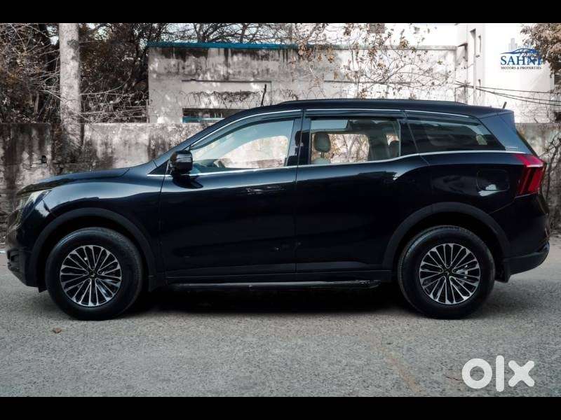 Mahindra Xuv700 2.0 Mx Petrol Mt 5 Str, 2024, Petrol