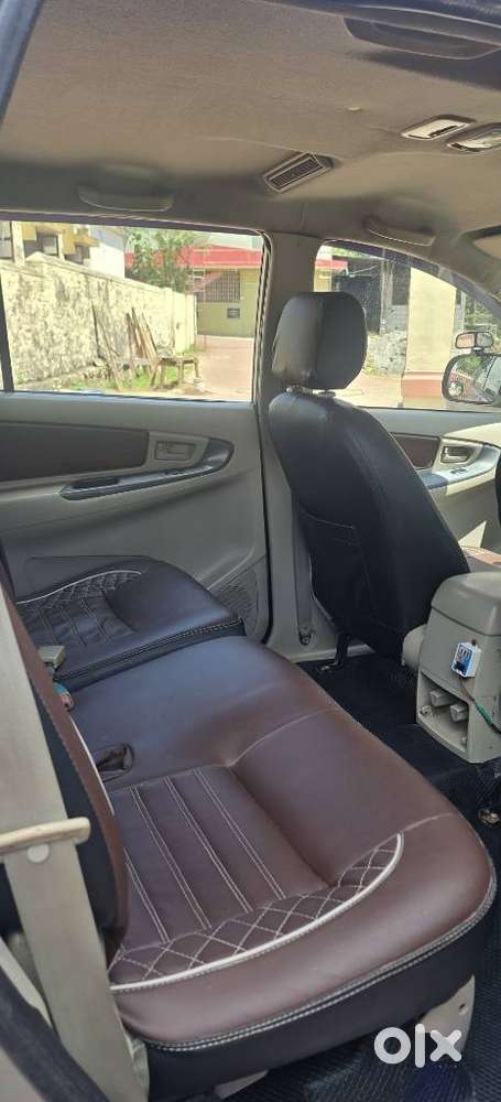 Toyota Innova 2.5 G (diesel) 8 Seater Bs Iv, 2011, Diesel