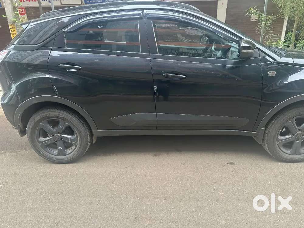 Tata Nexon Xza+ Premium Dark Edition  2023  Petrol  Automatic  Top