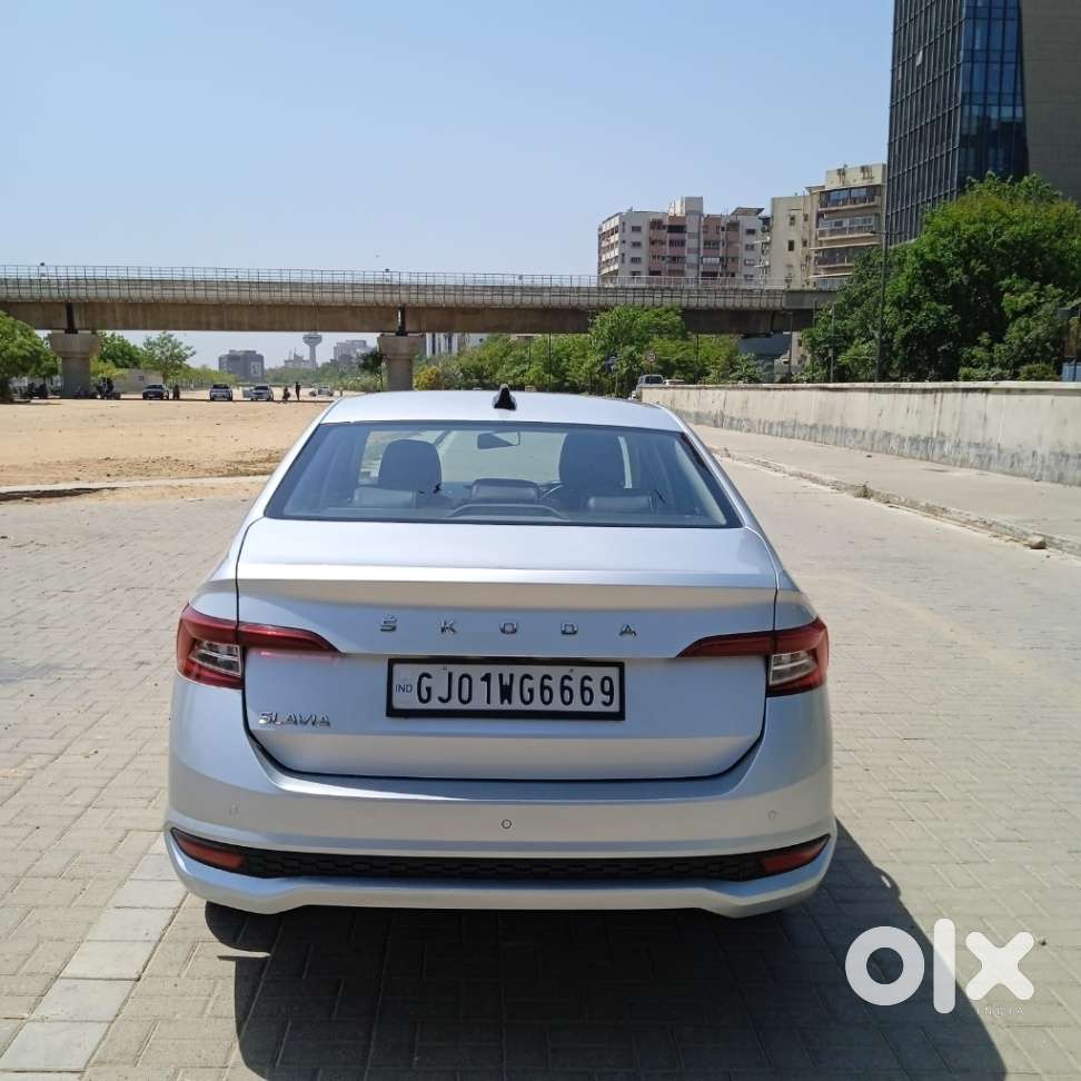 Skoda Slavia Ambition 1.0l Tsi At, 2022, Petrol
