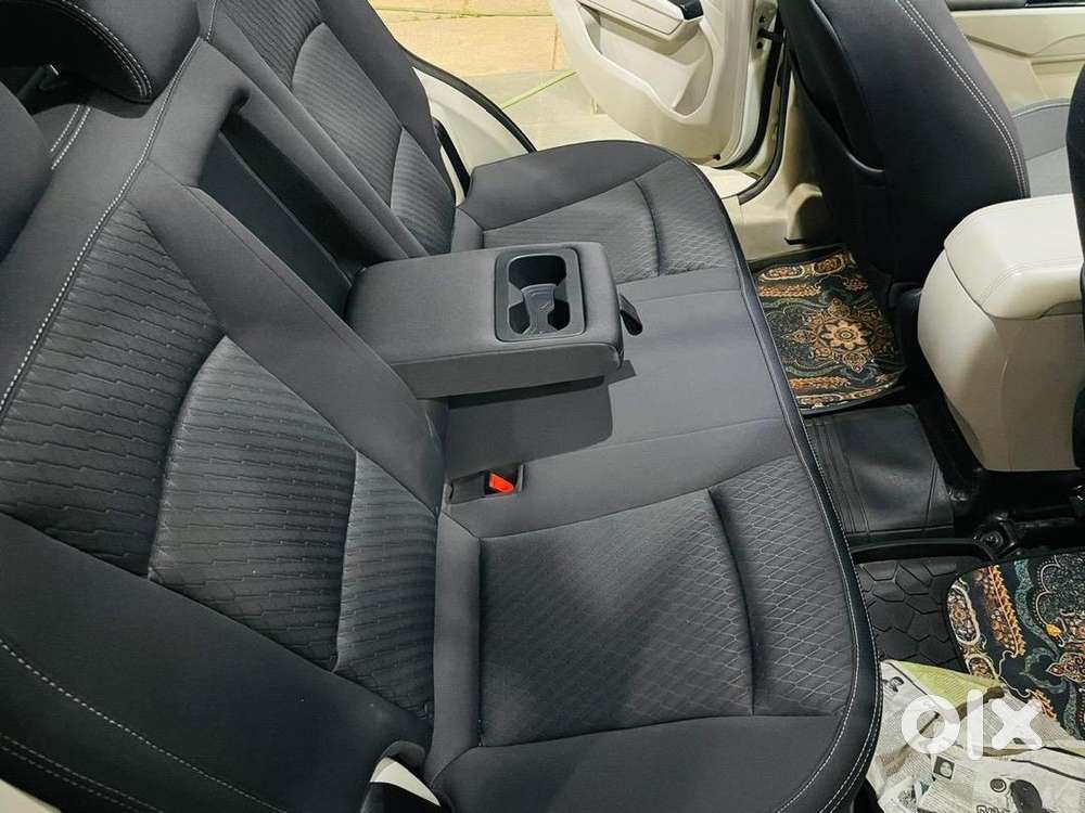 Mahindra Xuv300 Petrol 21000 Km Driven