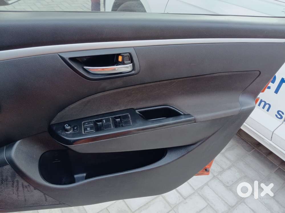 Maruti Suzuki Swift Vxi + Manual, 2017, Petrol