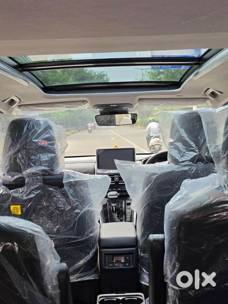 Toyota Innova Hycross 2.0 Zx (o) Hybrid 7 Str, 2025, Petrol