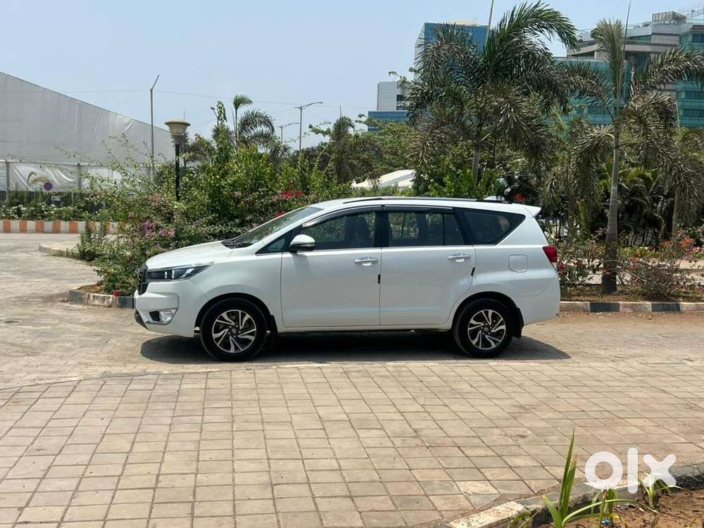 Toyota Innova Crysta 2023 Diesel 27000 Km Driven