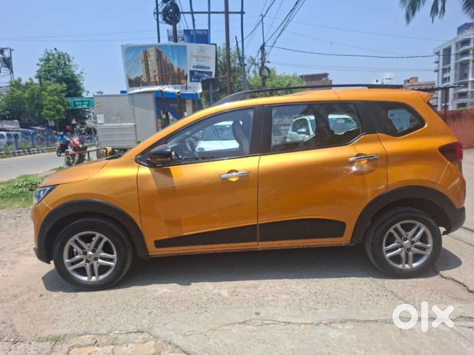 Renault Triber Rxz, 2023, Petrol