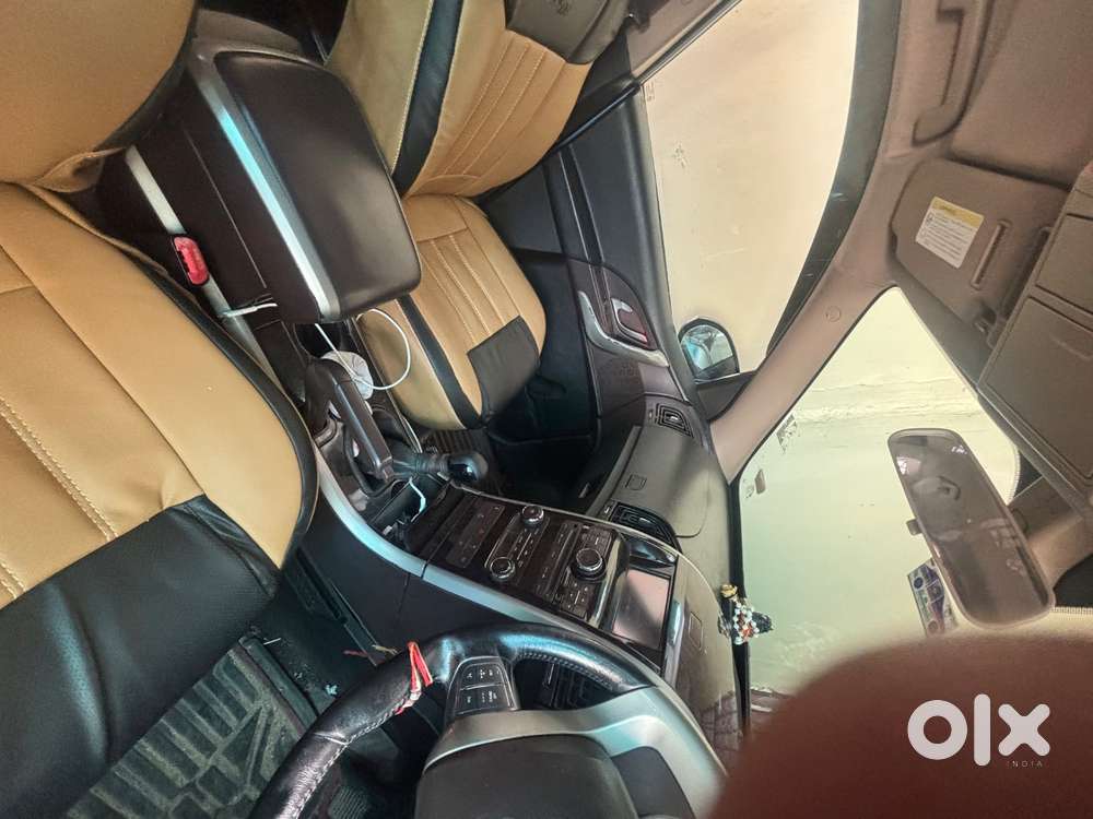 Xuv500 W8 Top Model