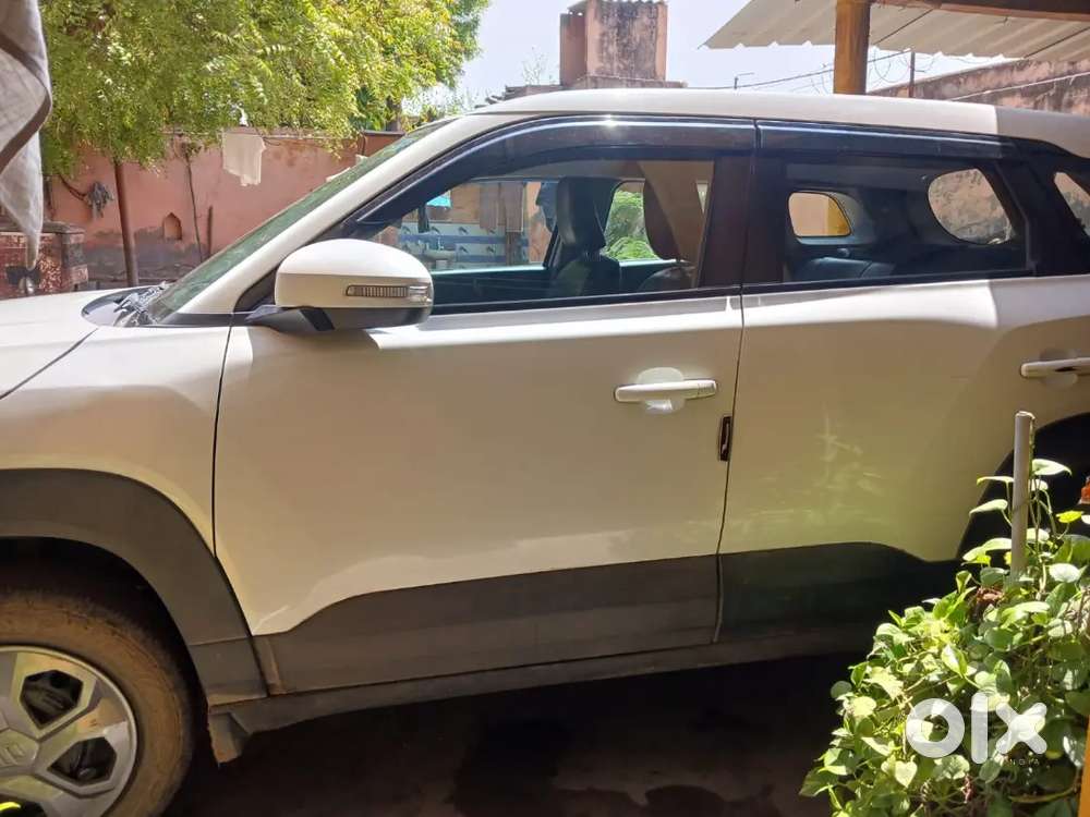 Maruti Suzuki Brezza 2024 Cng & Hybrids 40000 Km Driven