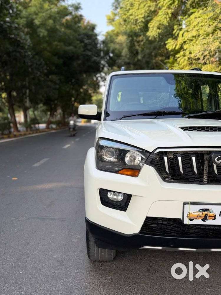 Mahindra Scorpio S10, 2017
