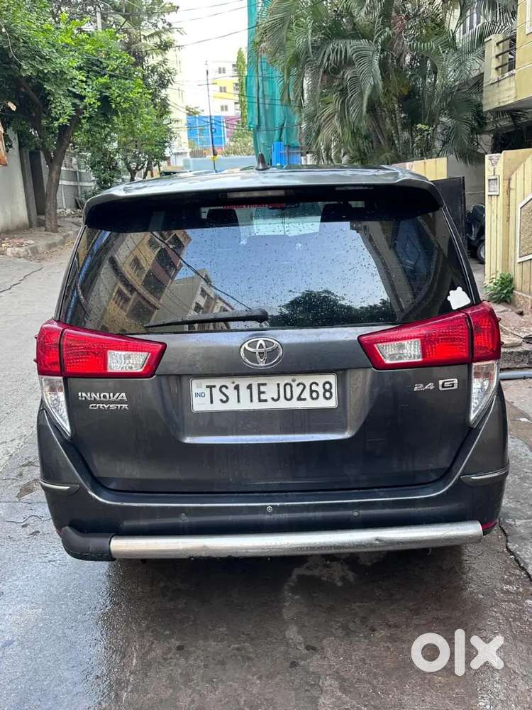 Innova Crysta 2.4 G 8 Seater