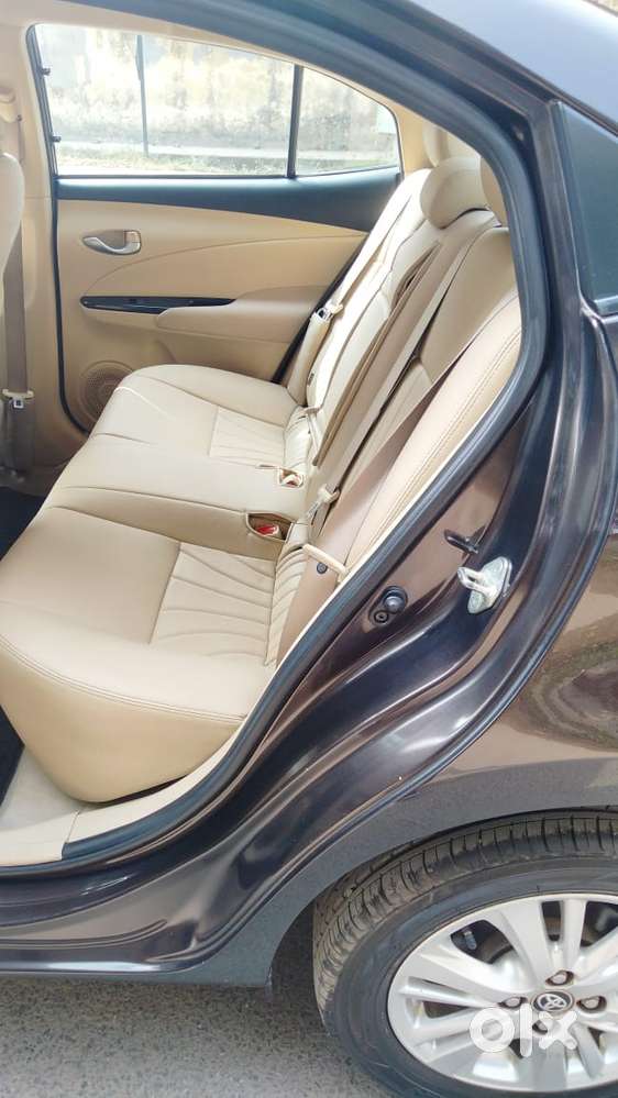 Toyota Yaris V Cvt, 2019, Petrol