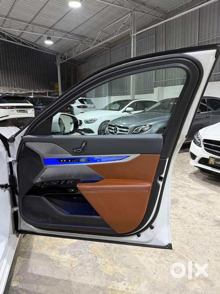 Bmw I7 Xdrive60, 2023, Electric