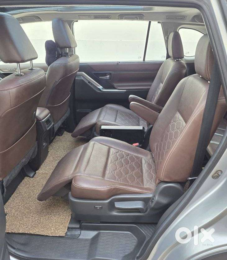 Toyota Innova Hycross 2.0 Zx (o) Hybrid 7 Str, 2023, Petrol