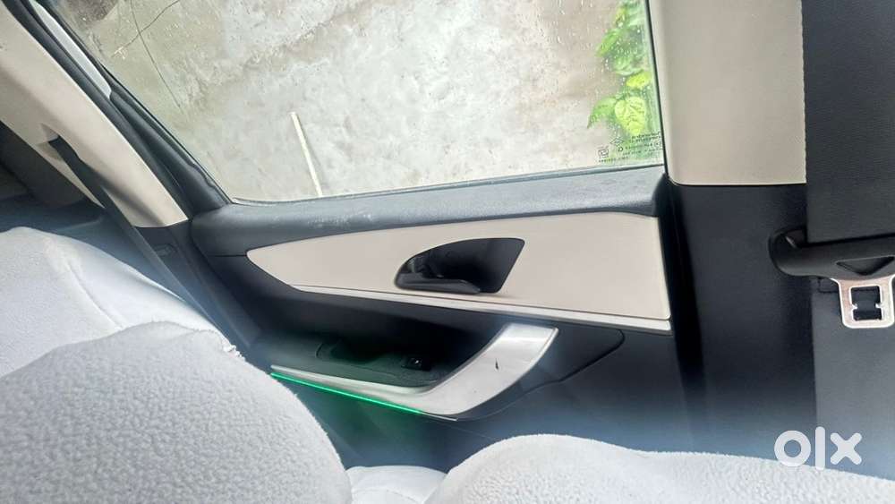 Mahindra Xuv700 2024 Diesel Well Maintained