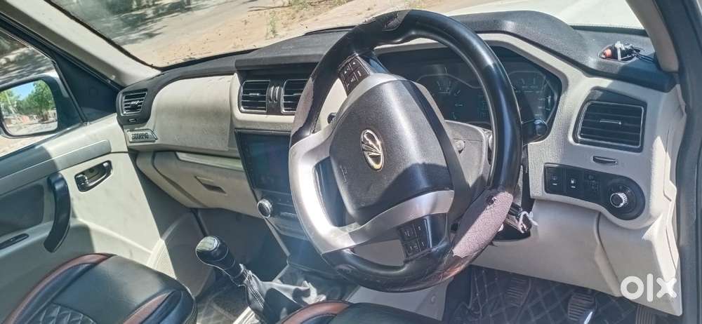Mahindra Scorpio S10, 2015