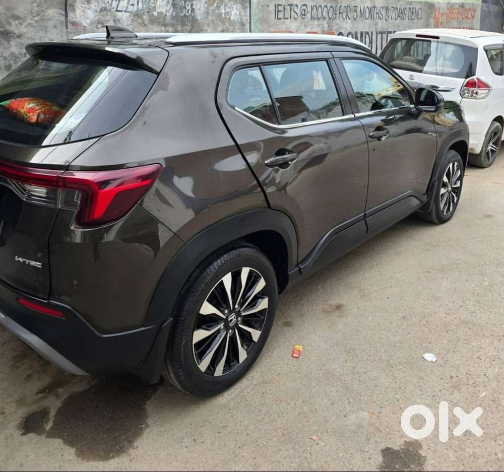 Honda Elevate ( Late 2023 Regd In Jan' 24), New(< 8k Driven), Sunroof