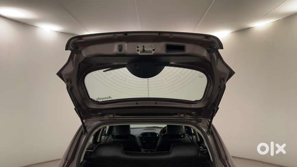 Tata Tiago Xza, 2018, Petrol