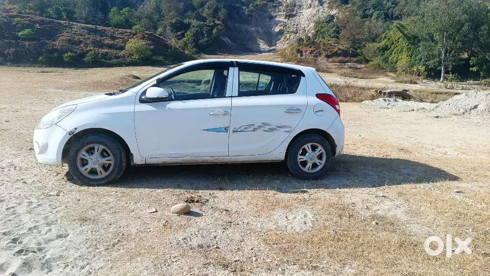 Hyundai New I20 2010 Petrol Well Maintained   New Tyres