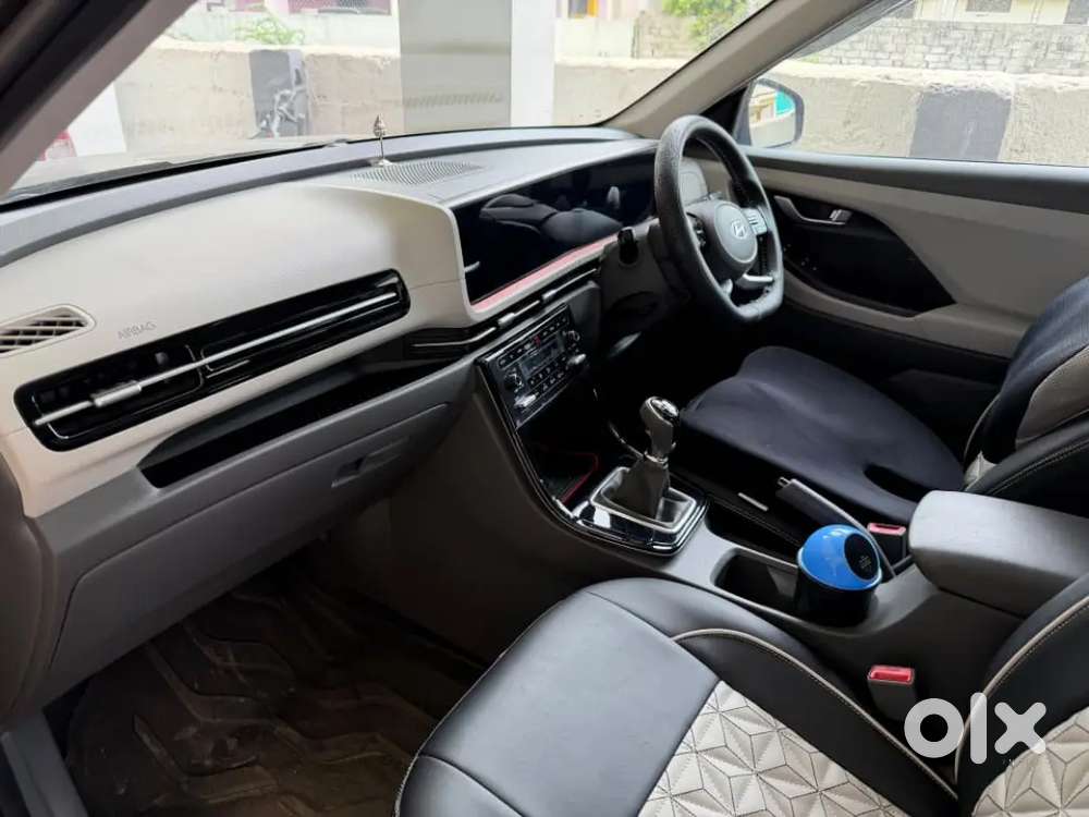 Just 9300 Kms. Hyundai Creta