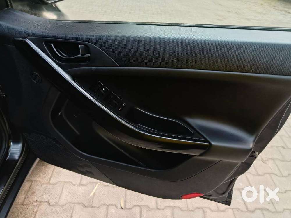 Tata Nexon 1.2 Revotron Xza Plus Hs Dark Edition, 2023, Petrol
