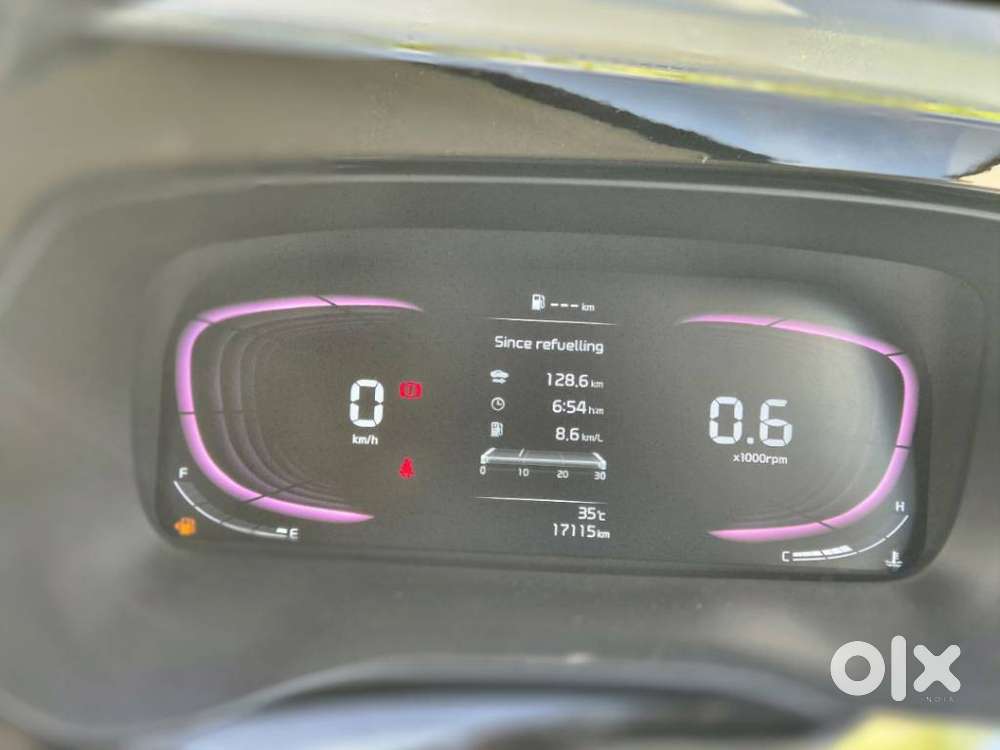 Kia Carens 1.4 Luxury 7 Str, 2022, Petrol